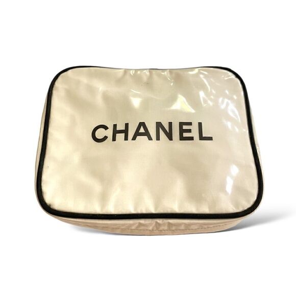 CHANEL Vintage Make-up Case - Picture 3 of 9